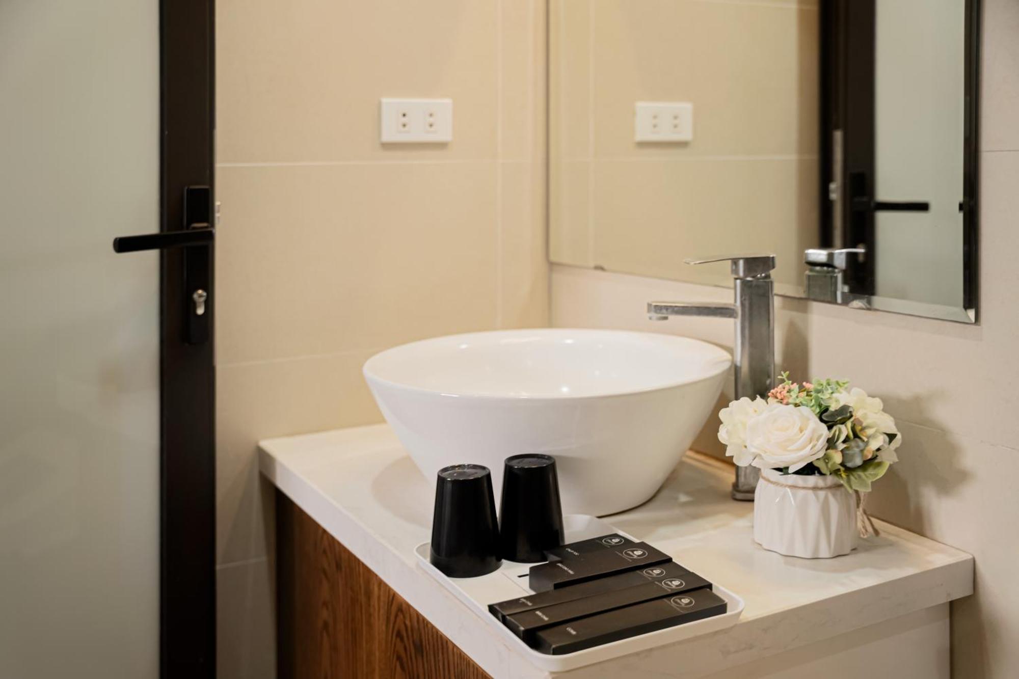 22Housing Hotel & Residence 60 Linh Lang Ханой Экстерьер фото